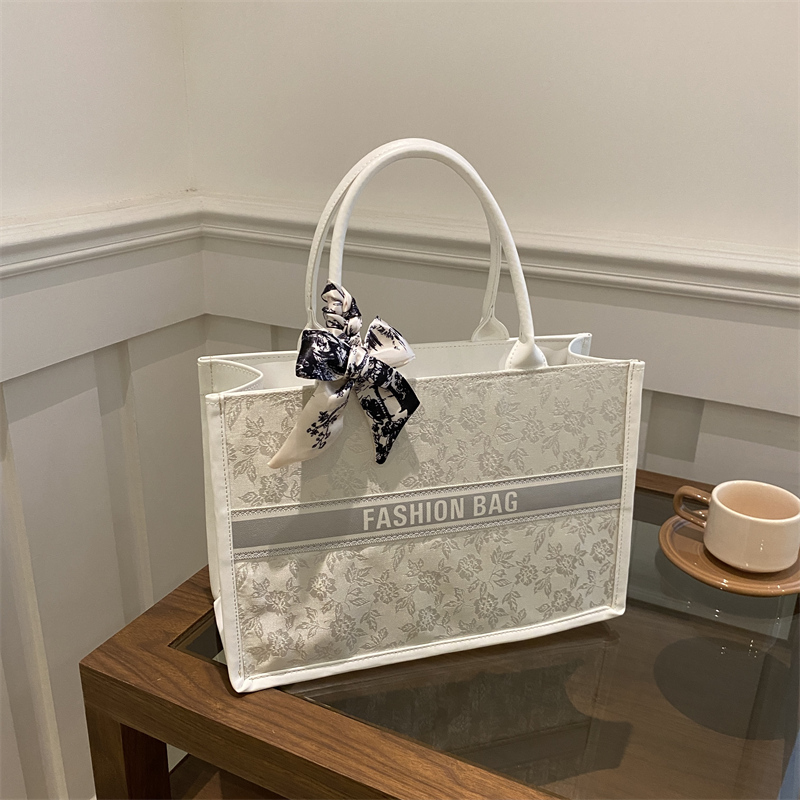 Luxury Bags Vendor - Bolso Tote de Lujo Elegante para